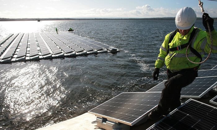 Плавуча електростанція, яка генерує сонячну енергію в Європі