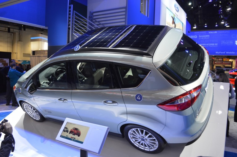 Автомобілі на сонячній енергії набувають популярності.