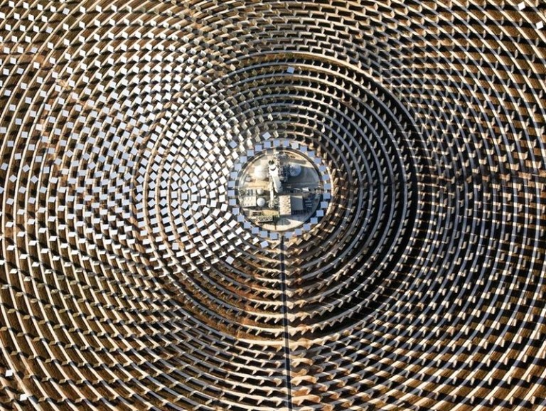 Найбільша у світі сонячна електростанція знаходиться в пустелі Мохаве штату Каліфорнія.