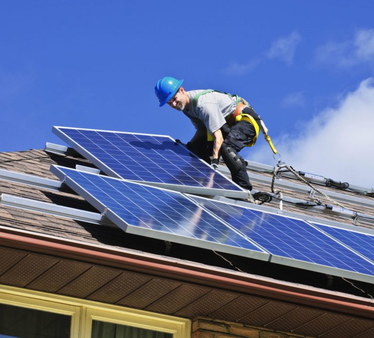 A practical guide to installing solar panels on the roof of the house with your own hands